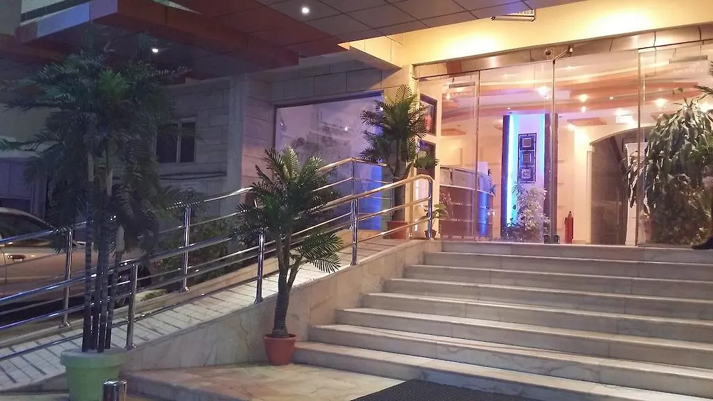 شقق الأول للإيجار الشهري شقة فندقية